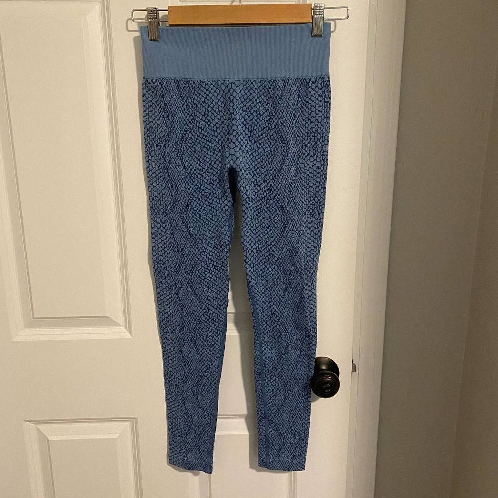 Blue Snakeskin Print Yoga‎ Leggings - Size Medium